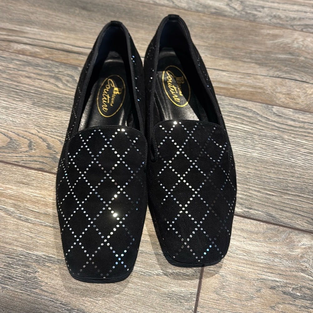Black with silver details loafer